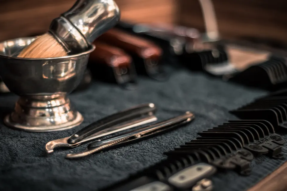 Brocha y navajas de barbería